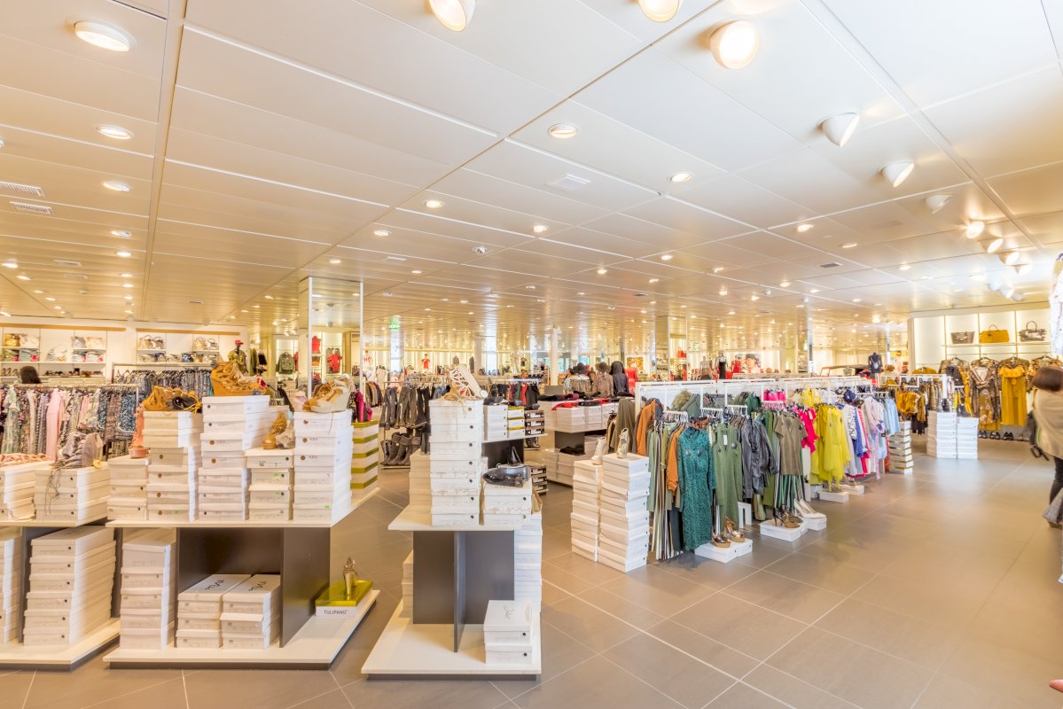 Personalized Dynamic Pricing in E-commerce