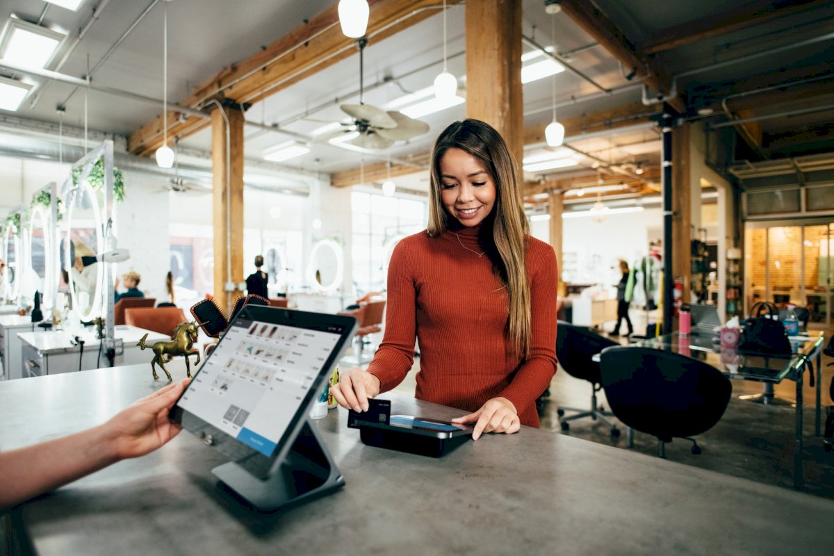 How does the future of shopping look? eCommerce vs. Retail | Competera